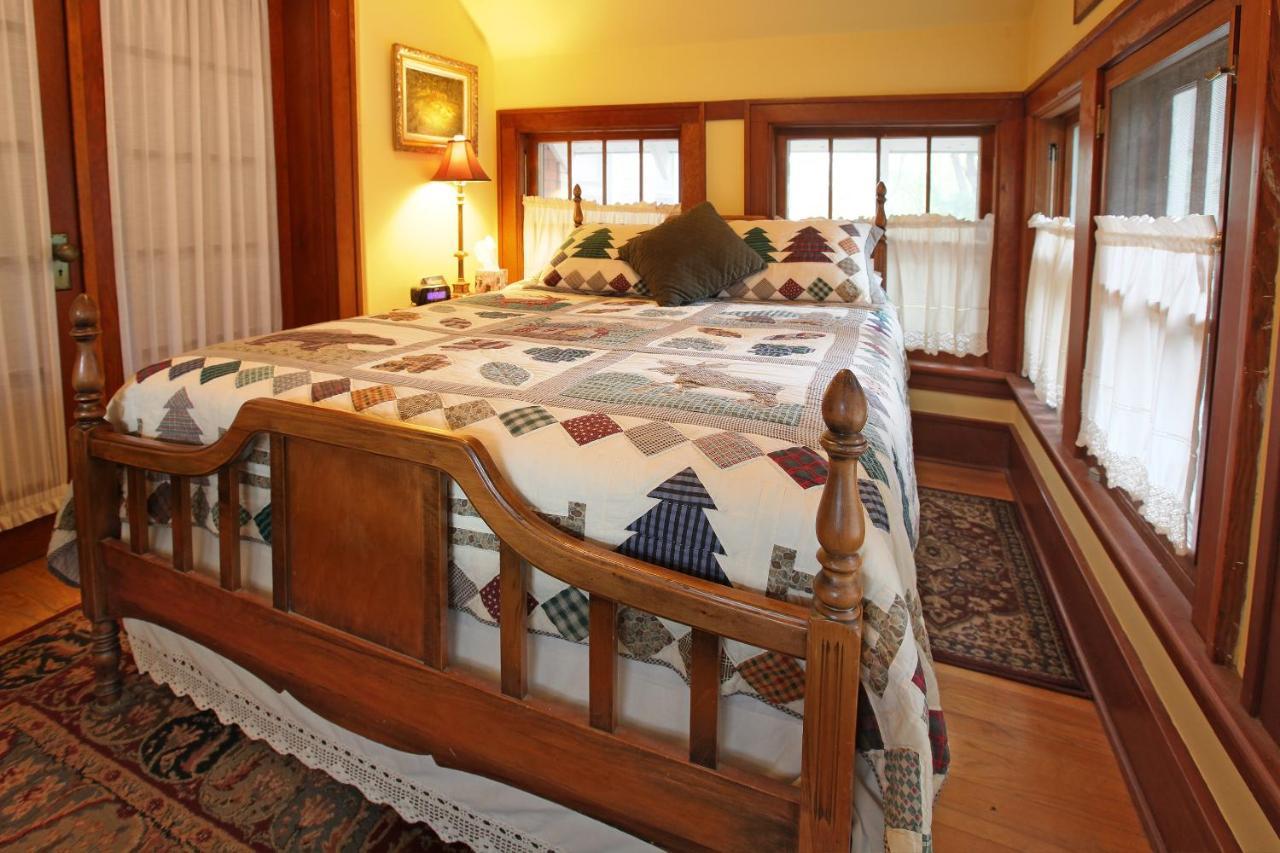 Robins Nest Bed & Breakfast Коуди Екстериор снимка